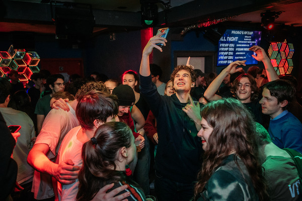 AFZUIP // Drink-the-bar-dry Party